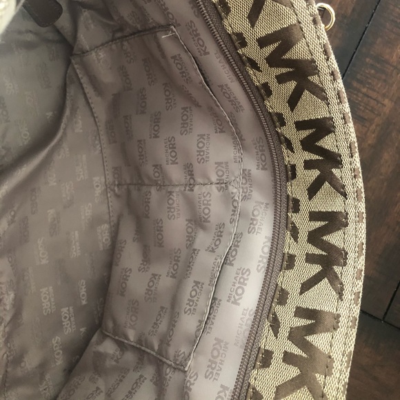 Michael Kors MK purse - Picture 4 of 6